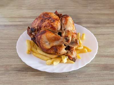 Pollo Asado Entero + Patatas Bravas
