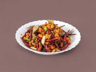 Dados de Pollo con Guindilla