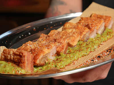 Torreznos con Guacamole