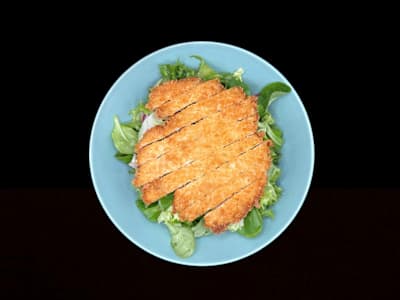 Ensalada de pollo katsu