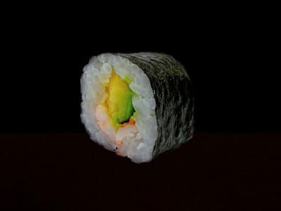 Maki de gamba con aguacate