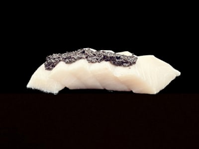 Sashimi de pez mantequilla con trufa (5p)