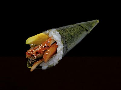 Temaki de anguila con aguacate