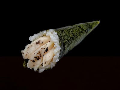 Temaki de pez mantequilla con trufa
