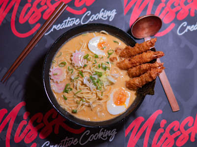 Ramen curry con langostinos