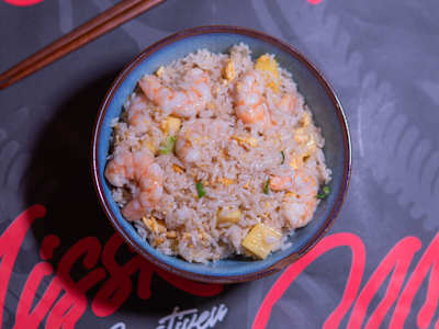 Arroz Salteado con Gambas y Piña