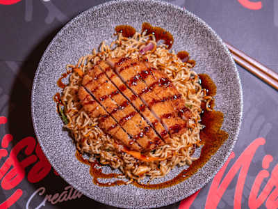 Yakisoba con Pollo Karaage