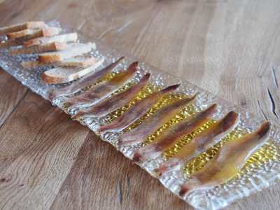 Anchoas Roses y pan de cristal con tomate