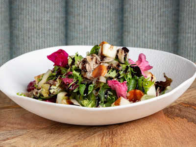 Ensalada de Perdiz Escabechada y Brotes