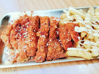 Escalope de pollo frito