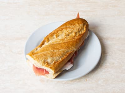 Bocadillo de Jamón Serrano y Tomate