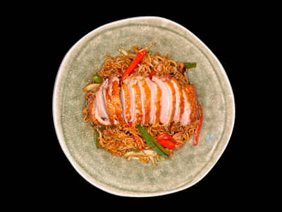 Yakisoba con Pato Asado