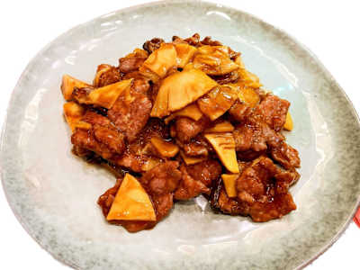 Ternera con Bambú y Setas Chinas