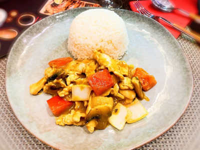 Arroz Blanco con Filete de Pollo con Salsa Curry