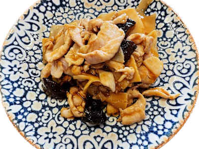 Pollo con Bambú y Setas Chinas