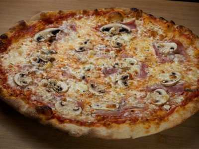 Pizza Jamón y Champíñones