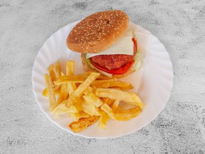 Hamburguesa de Ternera + Patatas Fritas + Refresco
