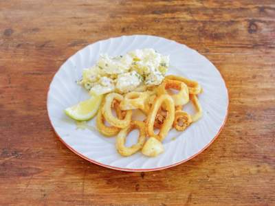 Calamares Fritos con Papas Alioli