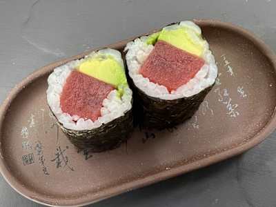 Maki Atún con Aguacate, 8 Unidades