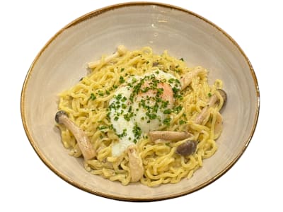 82. Pasta de ramen con salsa tatufada