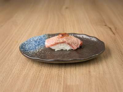 102. Nigiri toro flambeado ,2 unidades