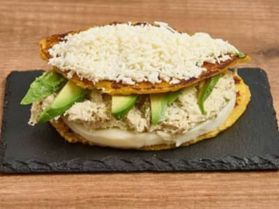 Cachapa de Queso y Reina Pepiada
