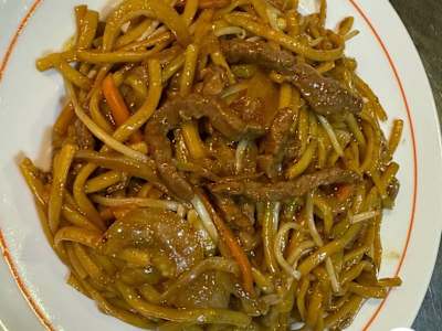 Tallarines Fritos con Ternera