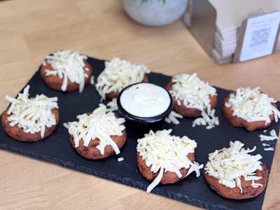 Arepitas de Chicharrón con queso Rallado y  Nata