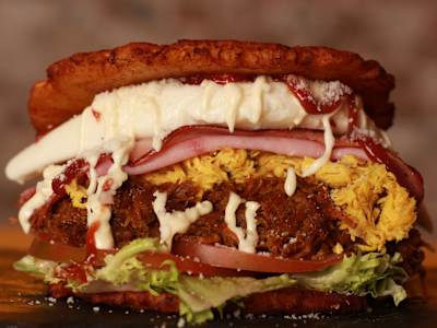 Patacon de Pollo Mechado