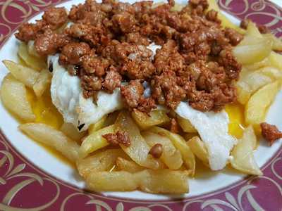 Huevos Rotos Con Picadillo De Matanza