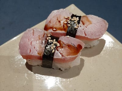 Sushi Atún Fume, 2 Piezas