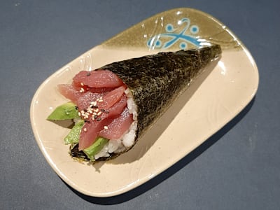 Temaki Atún y Aguacate, 1 Pieza
