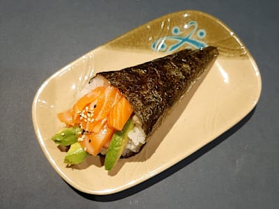 Temaki Salmón y Aguacate, 1 Pieza