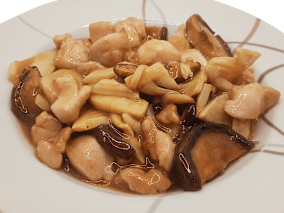 Pollo con Bambú y Setas