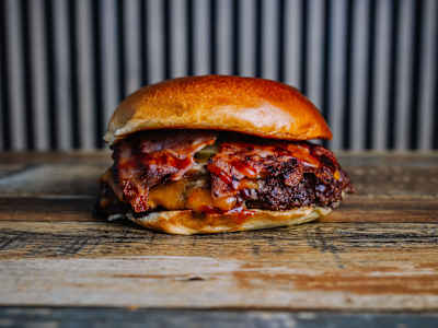 Hamburguesa Típica