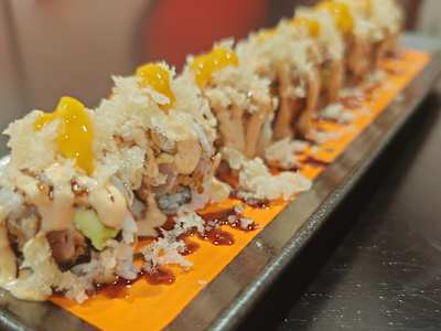 Uramaki pollo tempura(8uds)
