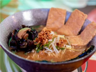32. Vegetal Miso Ramen