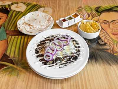 Enchilada de Pollo con Mole