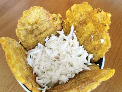 Patacones para Dipear con Queso Fresco Rallado