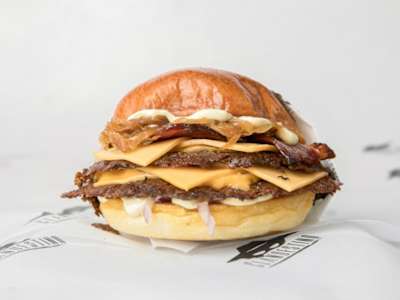 Clandestina Smash Burger C/ Patatas Fritas y Ración de Tequeños a Mitad de Precio