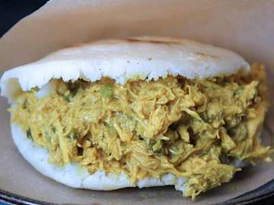 Arepa con Pollo