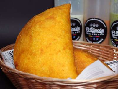 Empanada con Queso y Jamón