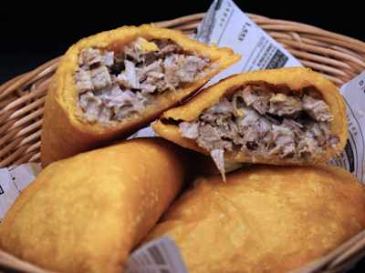 Empanada con Pernil