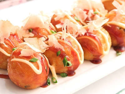 Takoyaki ( buñuelos de pulpo)  frito  .4 piezas