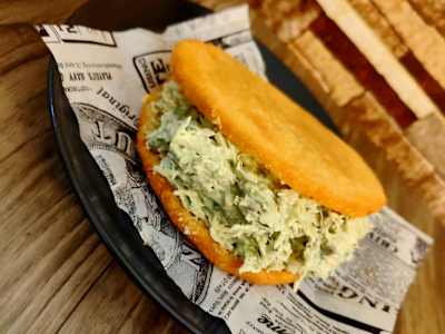 Arepa pollo con aguacate