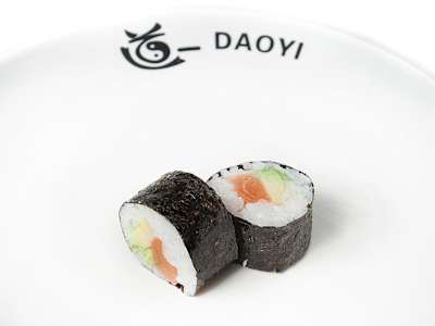 Maki con Salmón y Aguacate, 4 Unidades