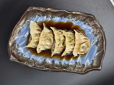 2. Gyoza de rabo de toro ( 5 piezas)
