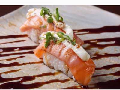 Sushi de Salmón y Queso Ahumado