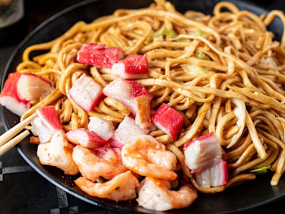 Tallarines con Mariscos a la Plancha