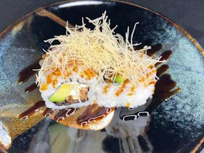 Salmón teriyaki roll